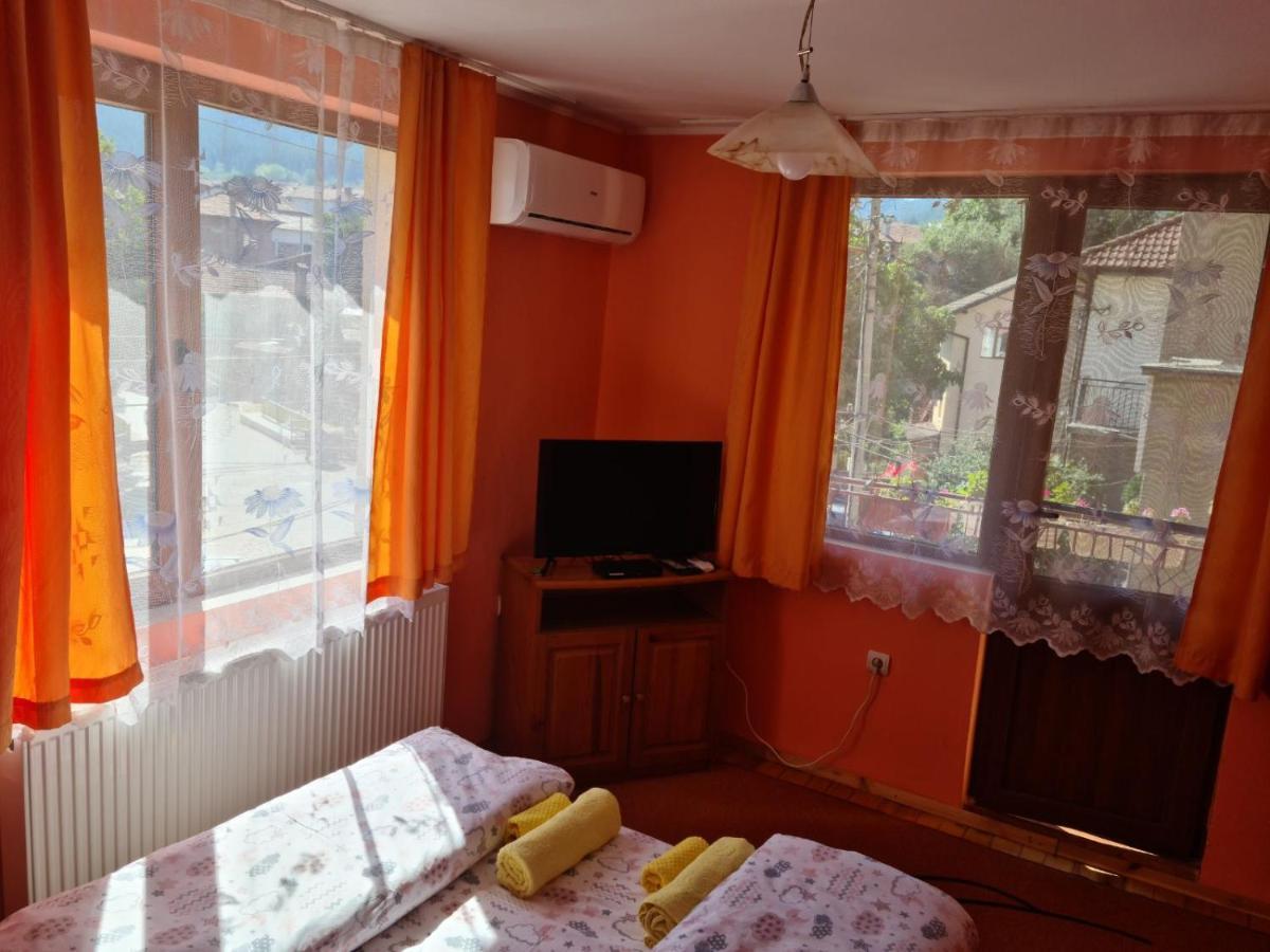 Фън Шуй Къща За Гости 88 Dobrinischte Exterior foto